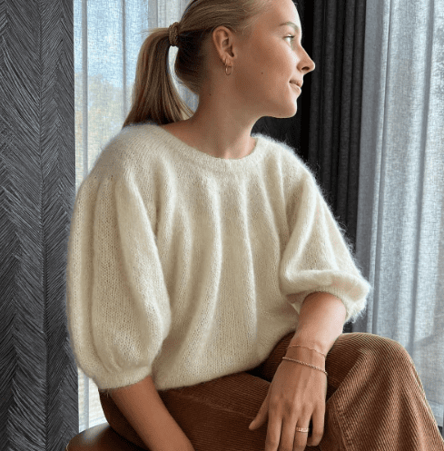 [Вяжи.ру] Мохеровый пуловер-блуза спицами Fluffy Me Blouse (2024)