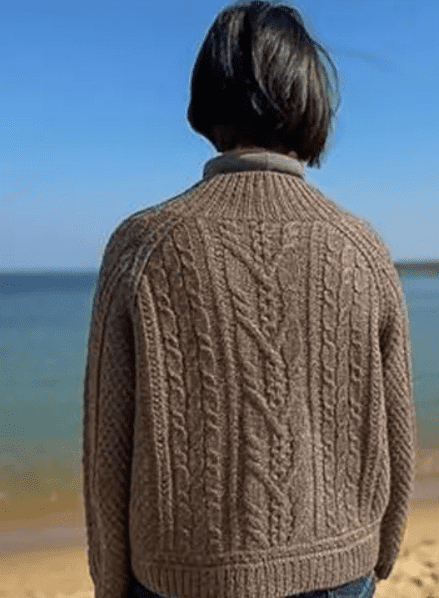 [Вяжи.ру] Вязаный спицами кардиган с косами Hotchoco Cardigan My Size (2025)