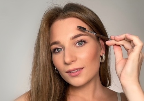 [Наташа Фелицына] Идеальные брови (2025)