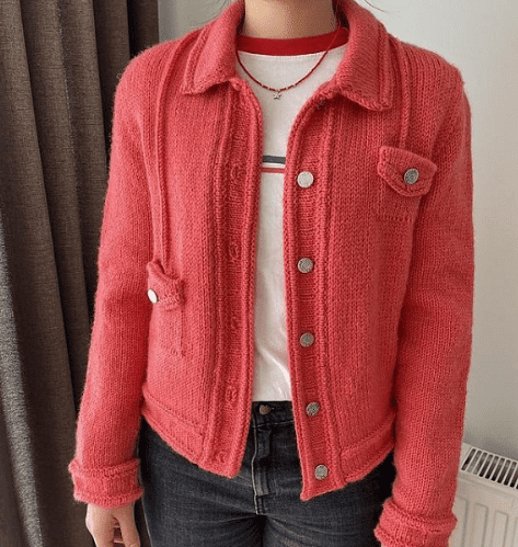 [Вяжи.ру, Hinterm Stein] Вязаный спицами жакет в стиле джинсовой куртки White Jeans (2025)