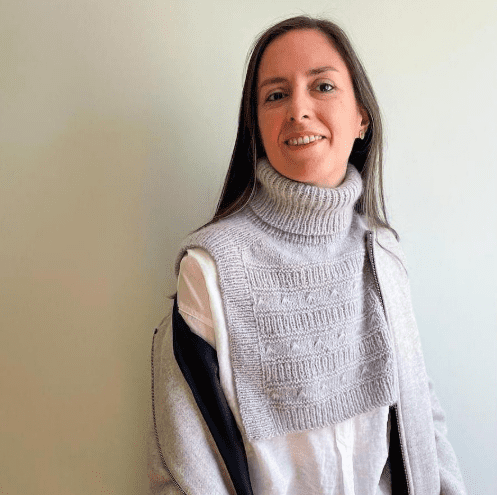 [Cecilia Knits] Манишка из альпака Merendera связанная спицами регланом погон (2025)