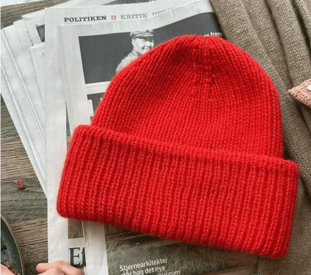 [Вяжи.ру, PetiteKnit] Шапка с отворотами для детей и взрослых, вязанная резинкой спицами Weekend Hat (2025)