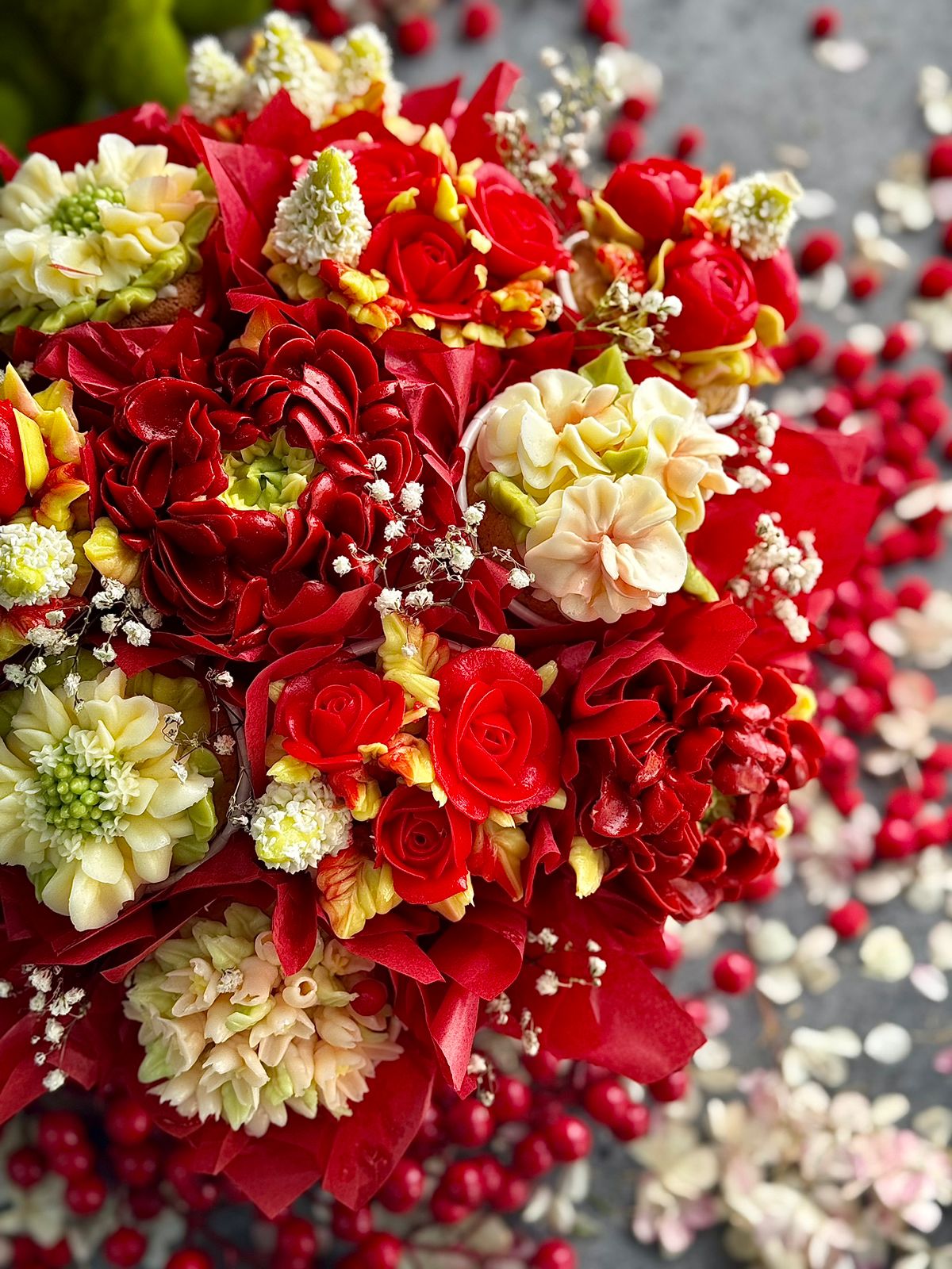 [Gift cookies, Николай Гагарин, Ирина Мошкина] 3 в 1. Совершенство в капкейках (2025)