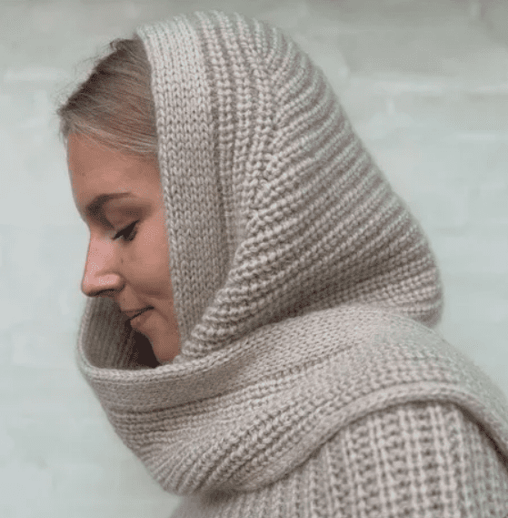 [Вяжи.ру, Norgardknit] Шарф-капюшон My Flow Hood, вязанный полупатентной резинкой спицами (2025)